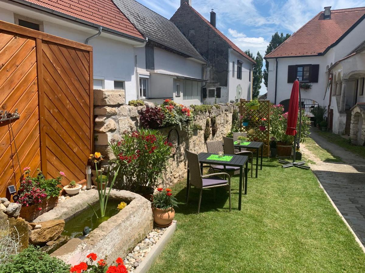 Ferienwohnungen Zum Briefmarkenhaus Moerbisch Am See Luaran gambar