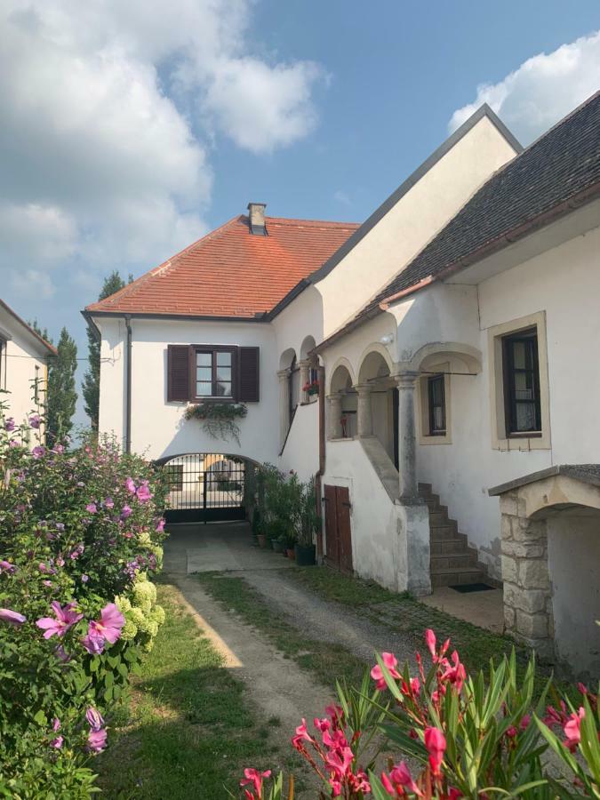 Ferienwohnungen Zum Briefmarkenhaus Moerbisch Am See Luaran gambar
