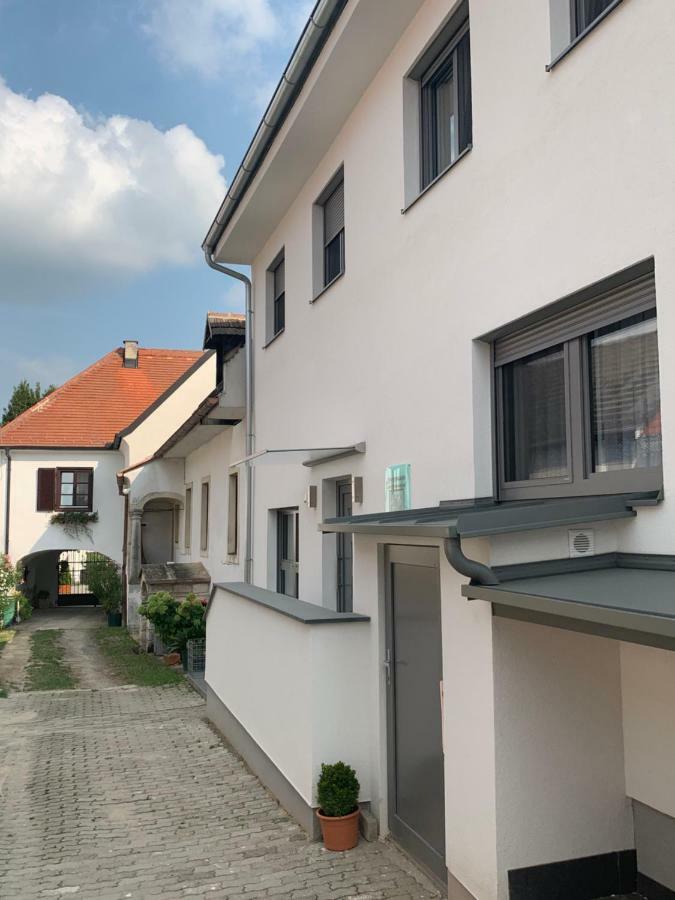 Ferienwohnungen Zum Briefmarkenhaus Moerbisch Am See Luaran gambar